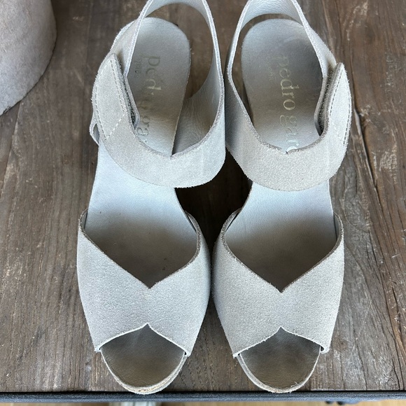 Pedro Garcia Women's Elegant Greige Sandals - Picture 1 of 5